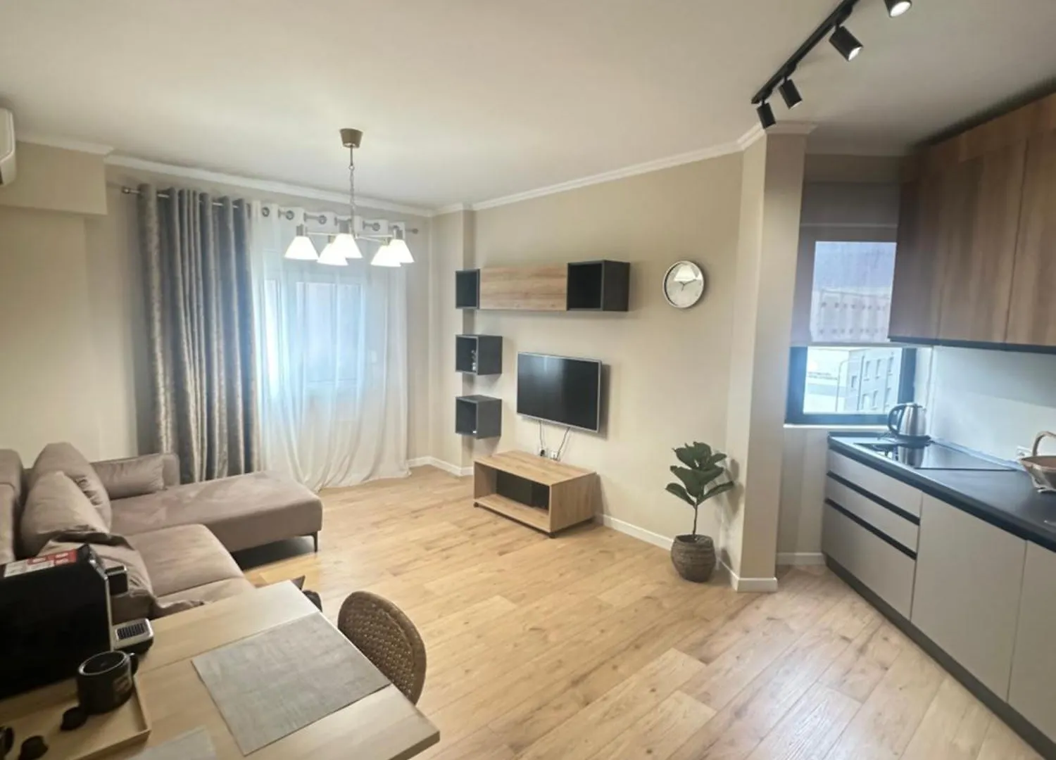 Eja Apartment 2 Tirana 0*,